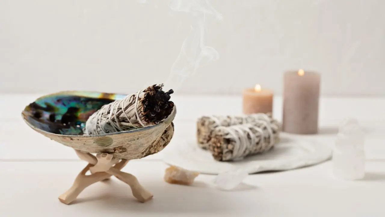 Cómo limpiar tu energía con rituales de sal, cuarzos y sonidos a 432 Hz para liberar densidad energética Cómo limpiar tu energía con rituales de sal, cuarzos y sonidos a 432 Hz para liberar densidad energética